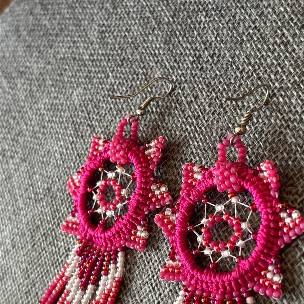 Handmade Native American Seed Bead Dreamcatcher Drop Earrings Pink Red White - Picture 11 of 12